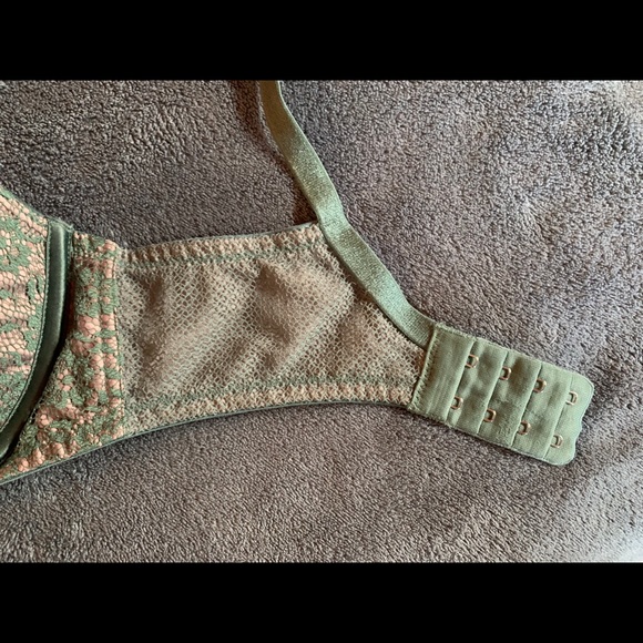 34D VS “Dream Angels” Bra - Picture 7 of 8